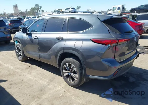 2021 Toyota Highlander Hybrid Xle z USA, uszkodzony, nr VIN 5TDGBRCH8MS044877